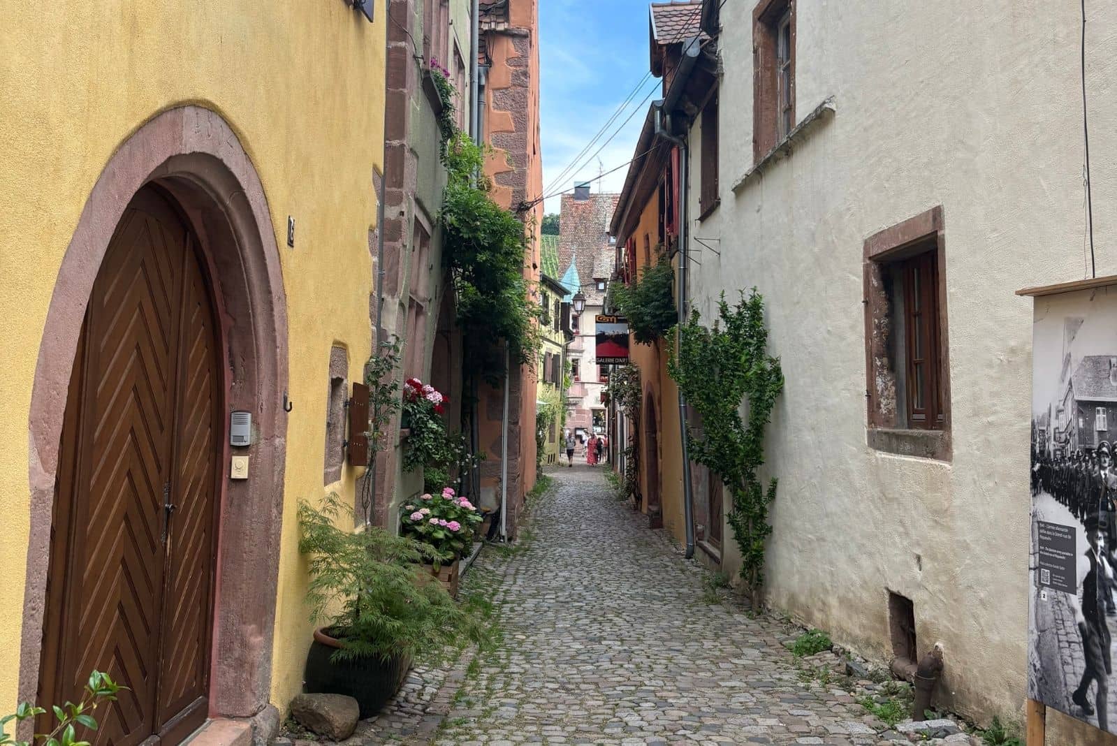 Les ruelles de Riquewihr non loin de l'hôtel restaurant Le Sarment d'Or